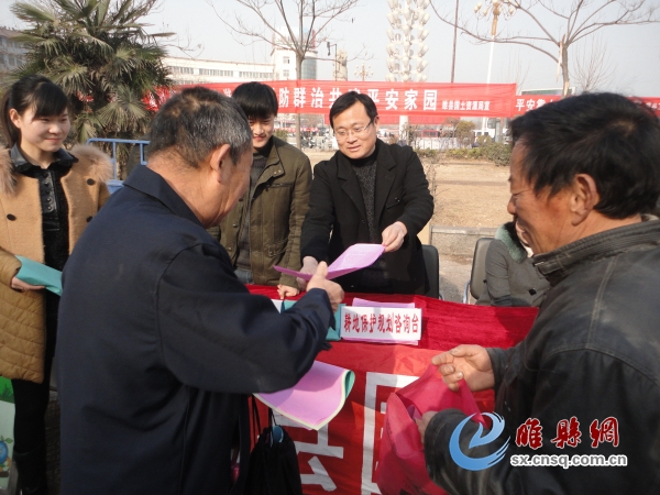 睢县国土资源局进行平安国土建设宣传月活动咨询台.JPG