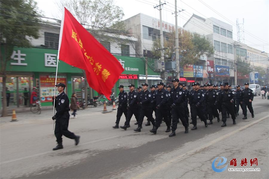 姚卫民带领民警街头训练(1).JPG