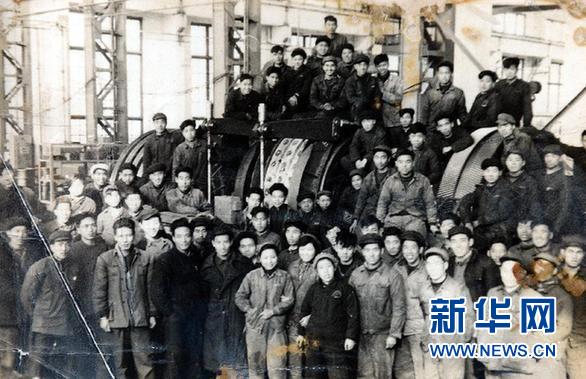 (新华网)焦书记:只因为我见了你一眼