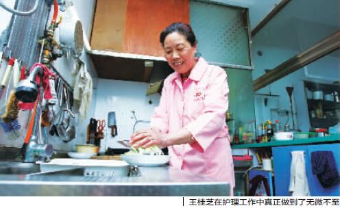 郑州女子当月嫂月入万元 一天工作12小时不能歇