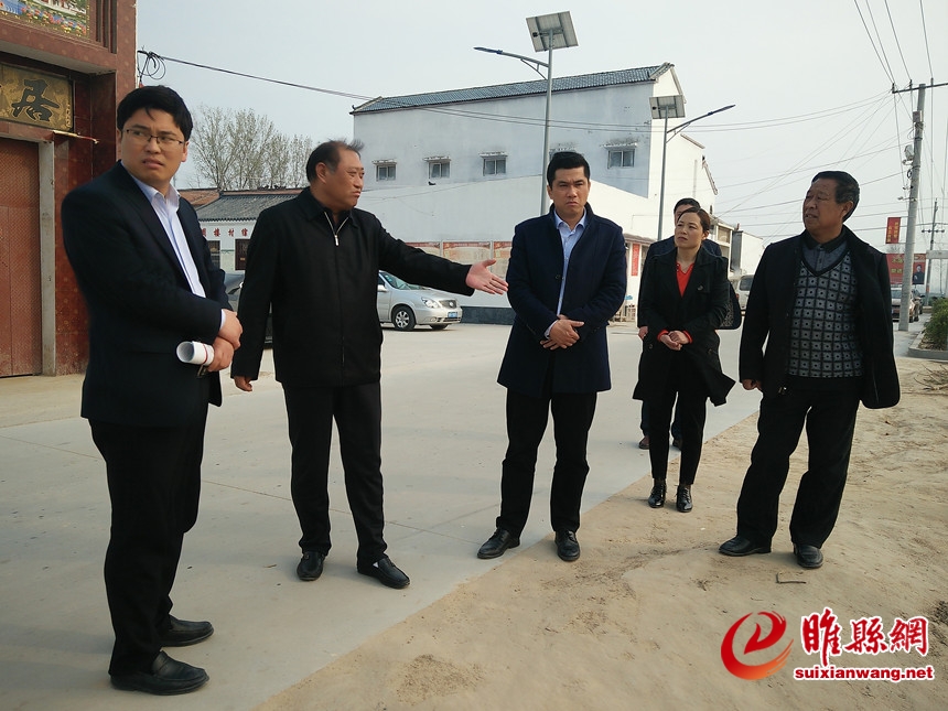 龚学超对产业扶贫车间建设进行调研