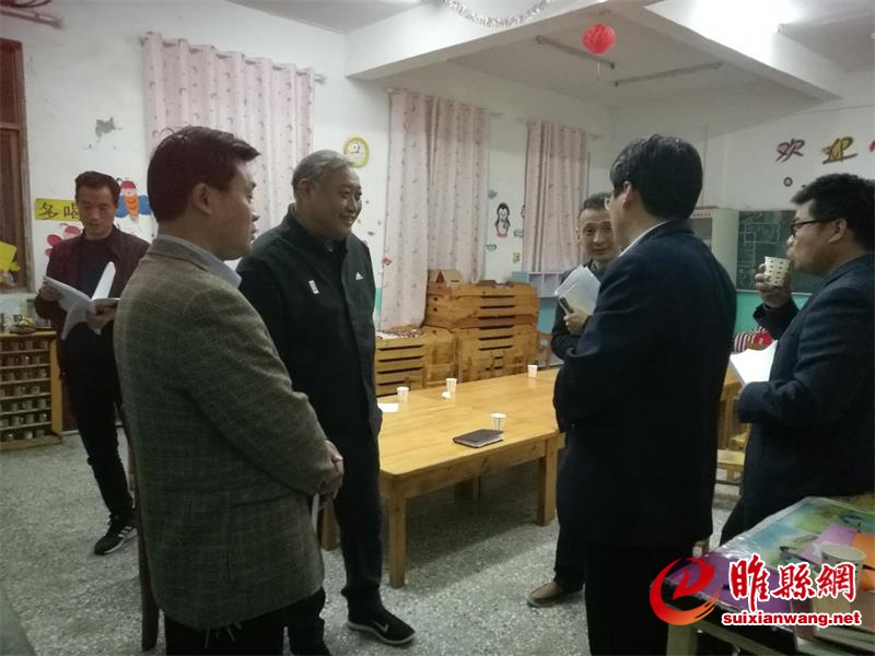县人大副主任陈国生在尤吉屯乡小林店村调研指导脱贫攻坚工作.jpg