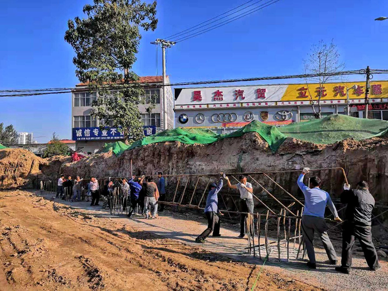 10月2日利民河桥梁抢工期施工进行中_副本.jpg