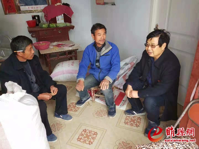 县政府党组成员滑业勋到董店乡刘阁村.jpg