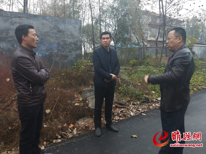 县委副书记龚学超到董店乡许庄村开展三·五”基层工作日活动。.jpg