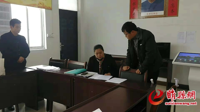 县委常委、纪委书记甄华到长岗镇.jpg