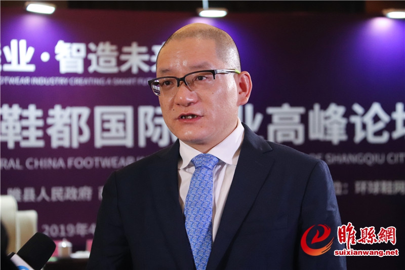 特步 吴联银.jpg